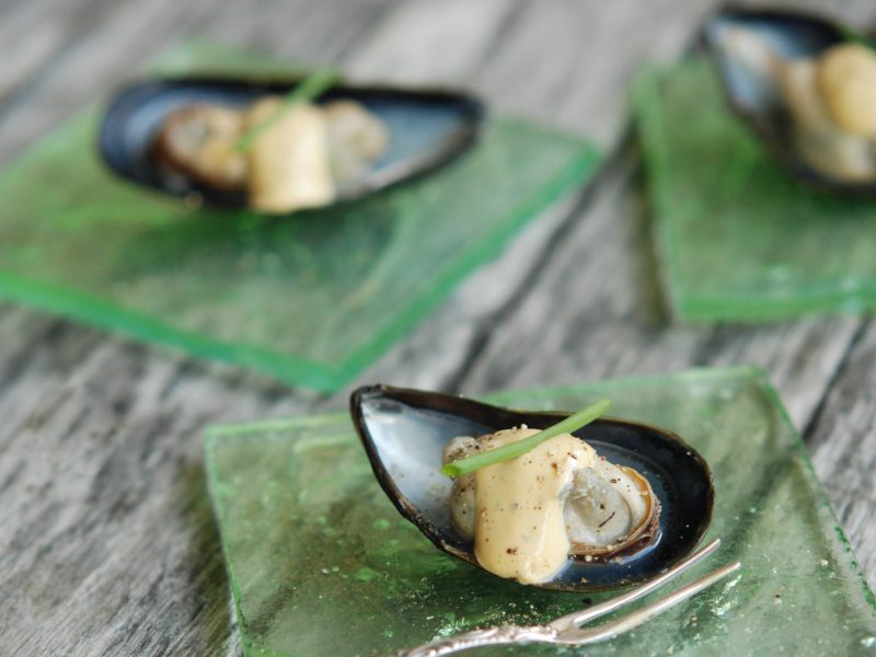 Andrew Zimmern's Steamed Mussels